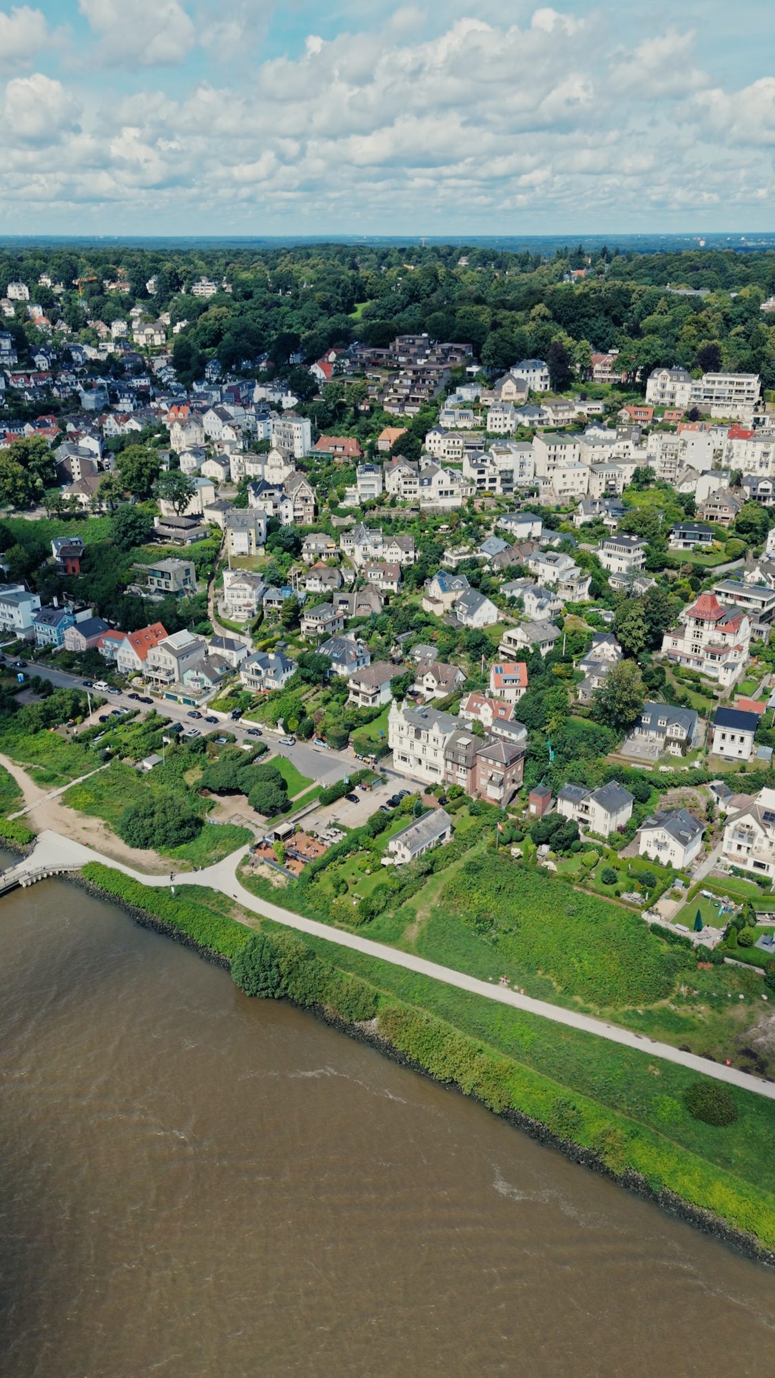 Villenbebauung der Hamburger Elbvororte oberhalb der Elbe