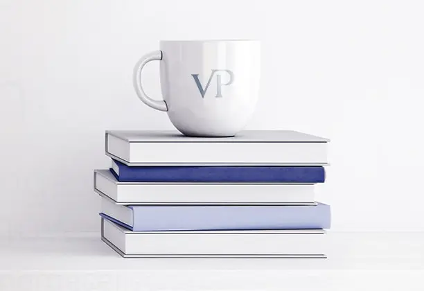 Bücher und VP Tasse