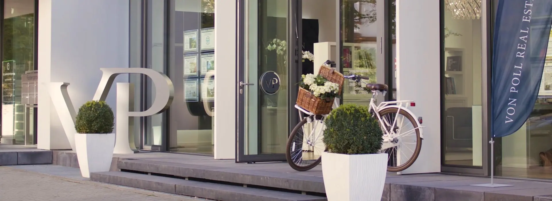 Eingang der Zentrale in Frankfurt