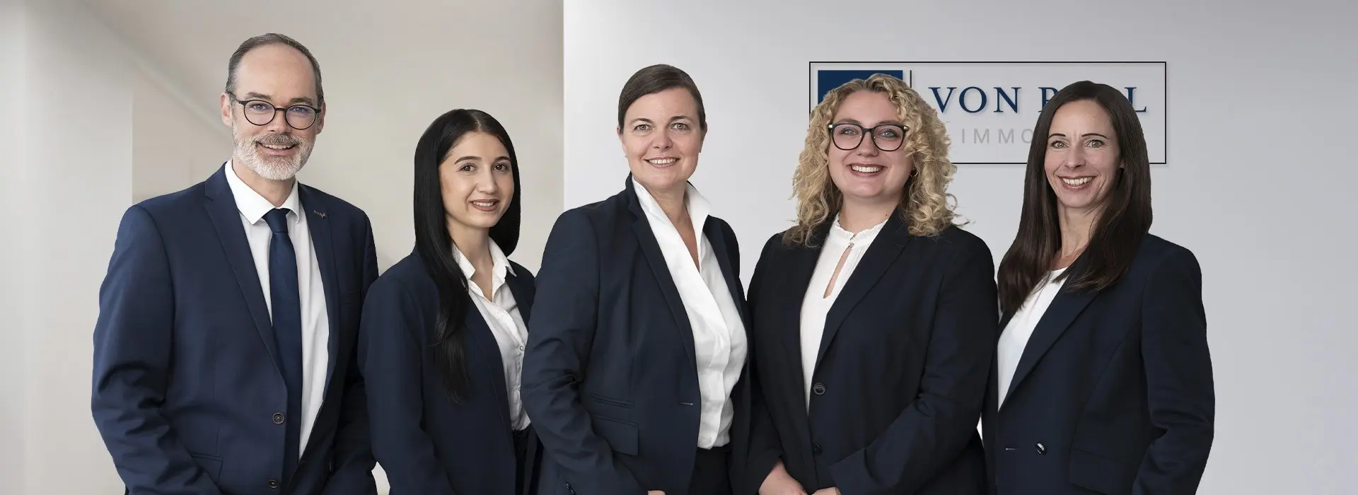VON POLL IMMOBILIEN – Immobilienmakler Südliche Weinstraße – Teambild