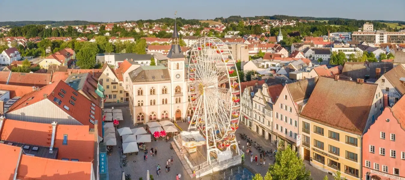 Pfaffenhofen Innenstadt von oben während der Sonnenuntergangsphase