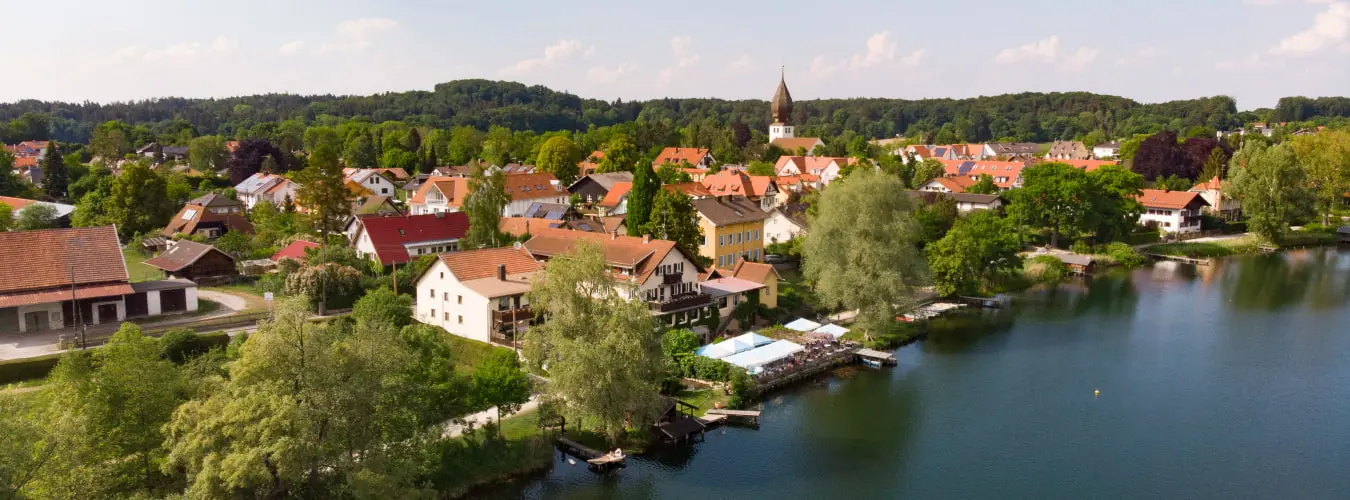 Blick vom Weßlinger See auf Weßling.