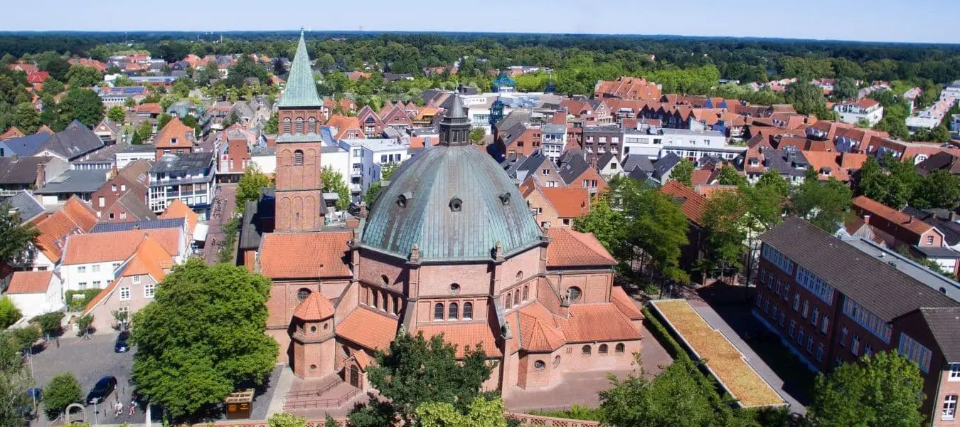 Blick auf den Dom und die Dächer Nordhorns