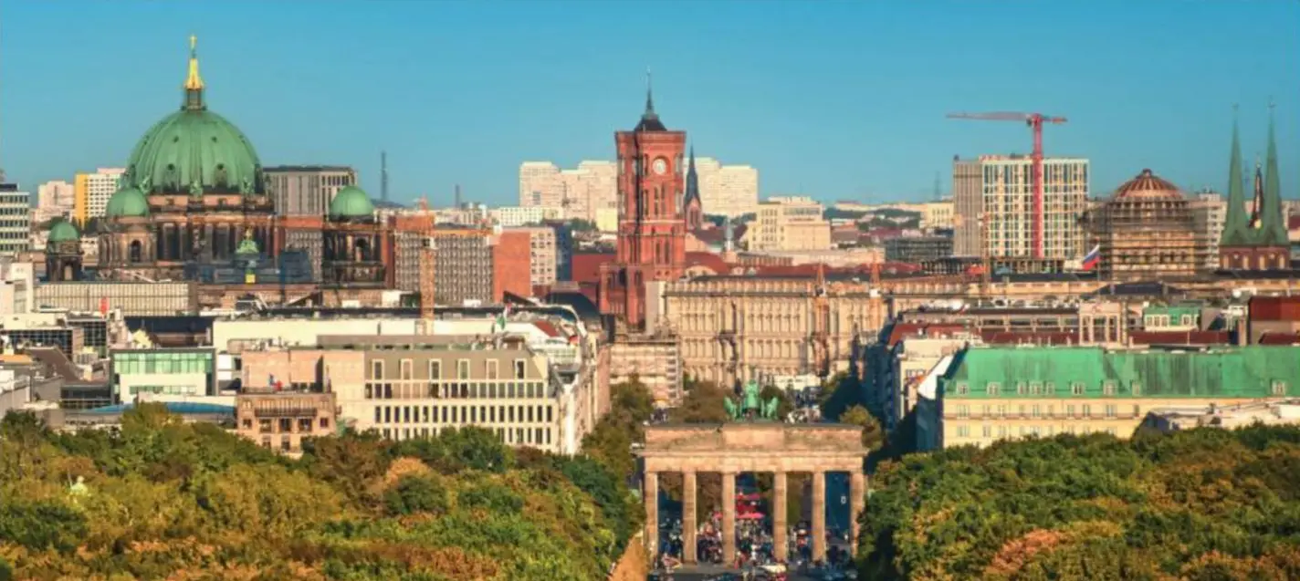 Ausblick auf Berlin – Mitte mit Blick auf das Brandenburger Tor