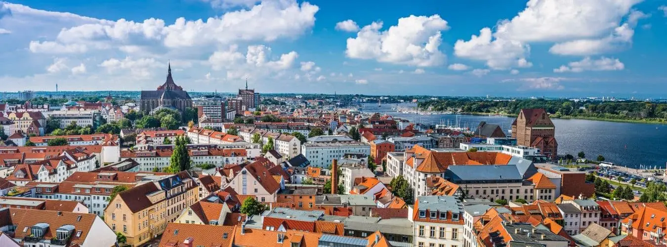 Rostock Panorama mit Hafen