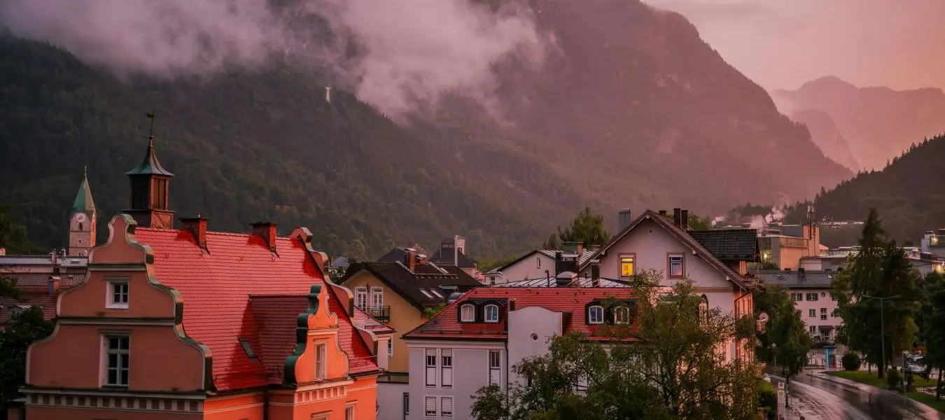 Bad Reichenhall mit Berglandschaft im Hintergrund