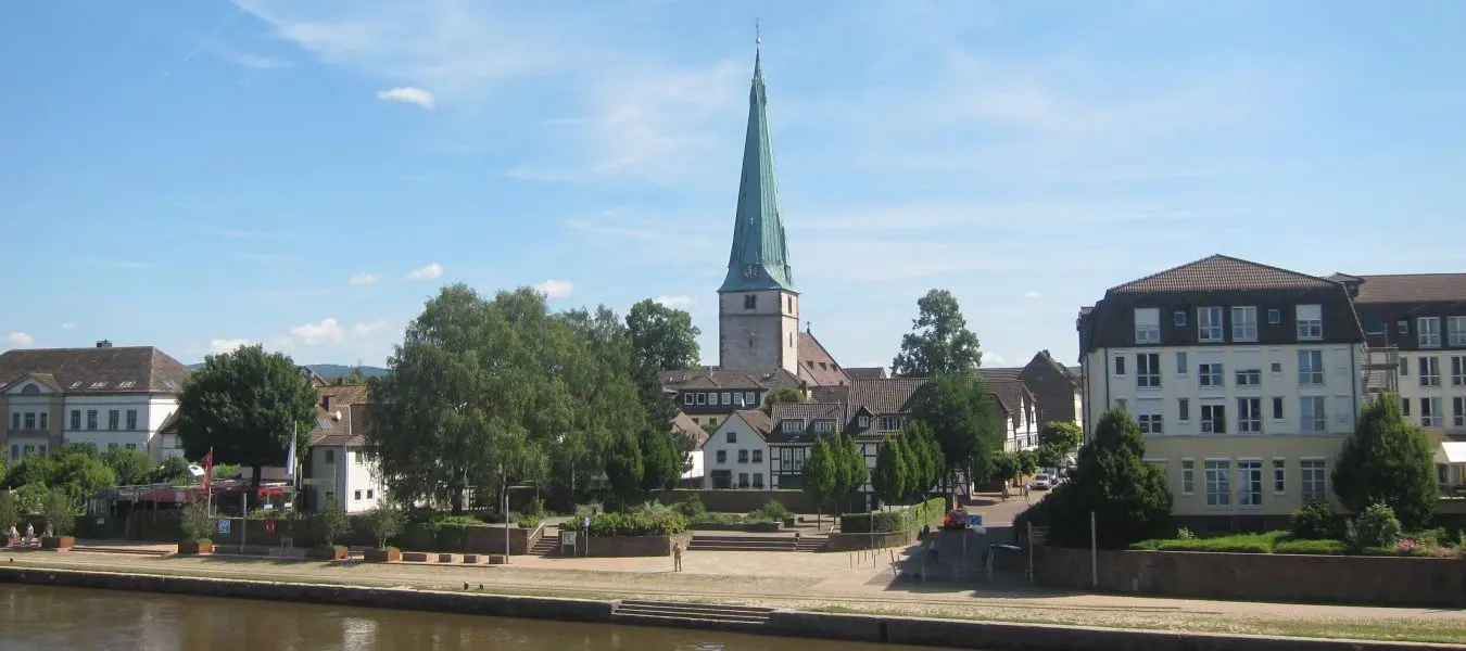 Blick auf das Holzminden Ufer an der Weser