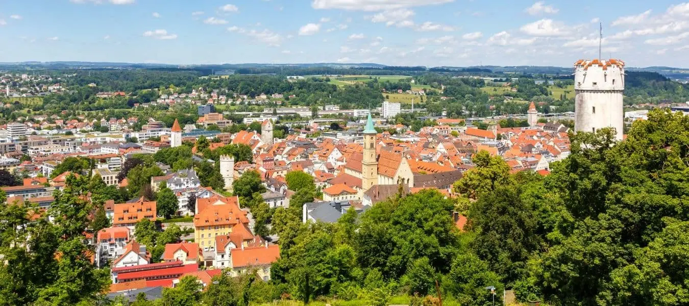Blick auf Ravensburg von oben mit Mehlsackturm und Altstadt in Deutschland
