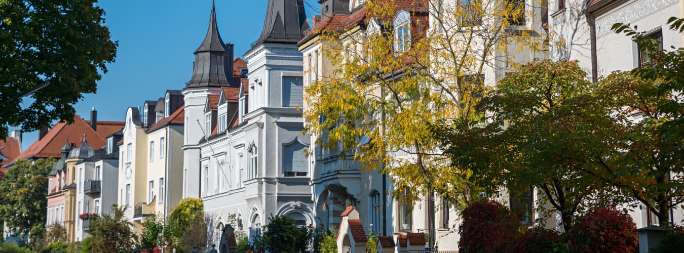 Straßenaufnahme im Herbst in München - Nymphenburg