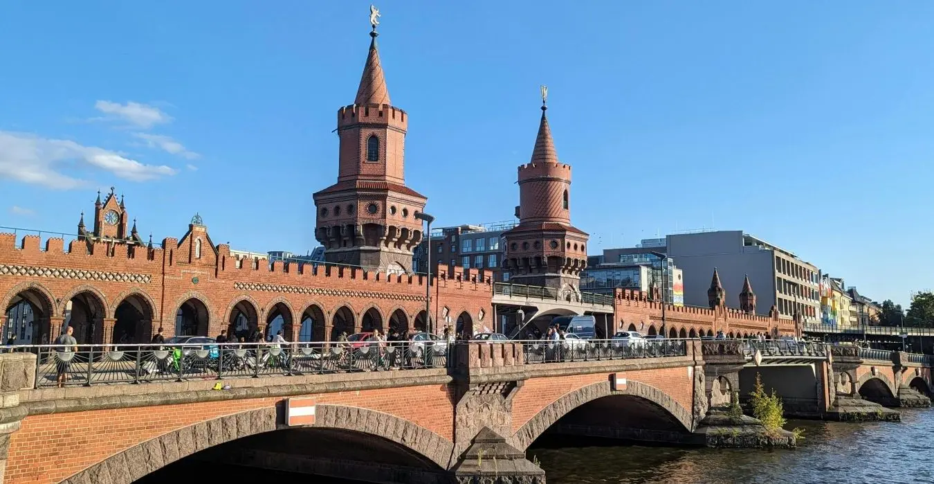 Blick auf die Oberbaumbrücke in Berlin - Kreuzberg