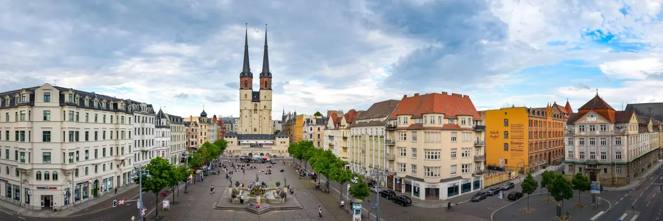 Halle (Saale): Luftaufnahme des Hallmarkts und der Marktkirche in der Altstadt