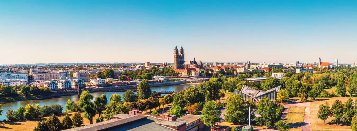Panoramablick über die Stadt Magdeburg an der Elbe