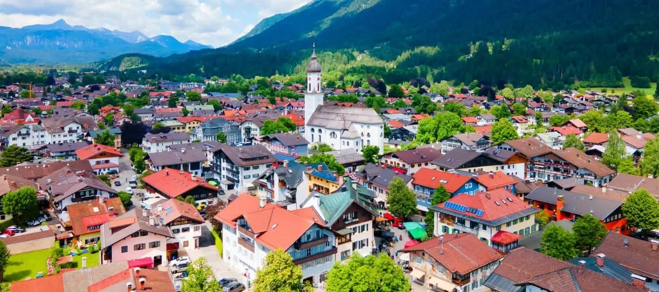 Panorama: Pfarrkirche St. Martin in Garmisch-Partenkirchen