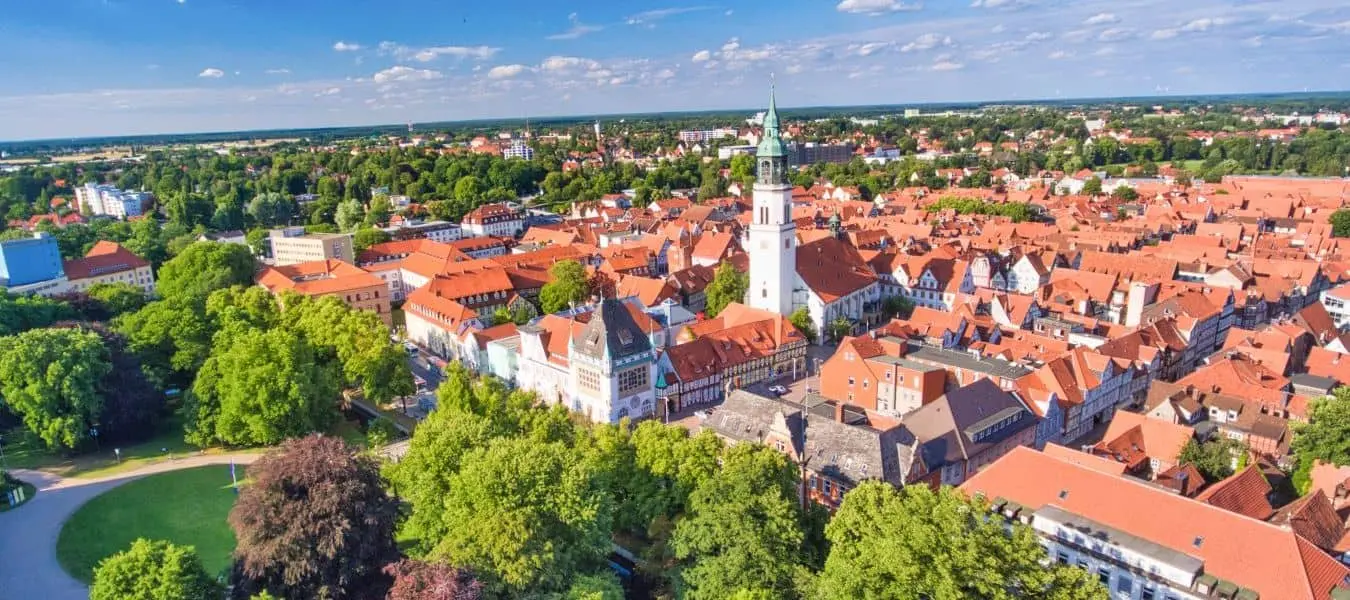 Luftaufnahme von Celle aus der Drohne, Wohnhäuser und Stadtpark