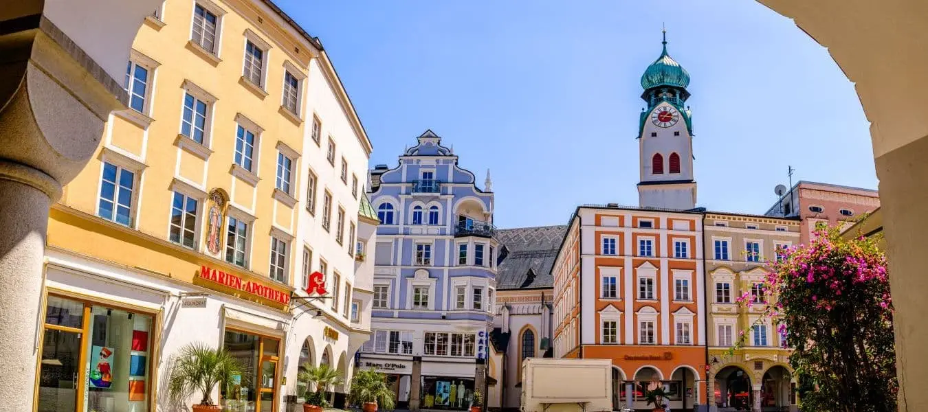 Rosenheim, Deutschland – Historische Gebäude in der berühmten Altstadt von Rosenheim 