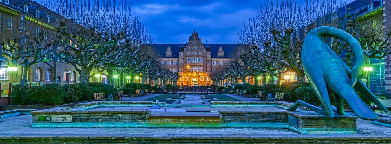Platz und historische Gebäude im Zentrum von Oberhausen