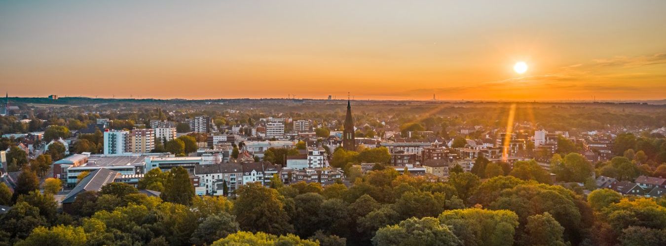 Stadtbild Herten im Landkreis Recklinghausen bei Sonnenuntergang