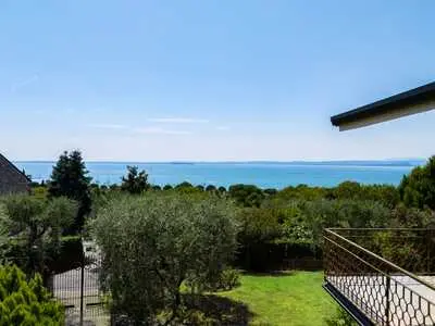 Bardolino on Lake Garda – Vineyards, lakeside location, and villas with panoramic views