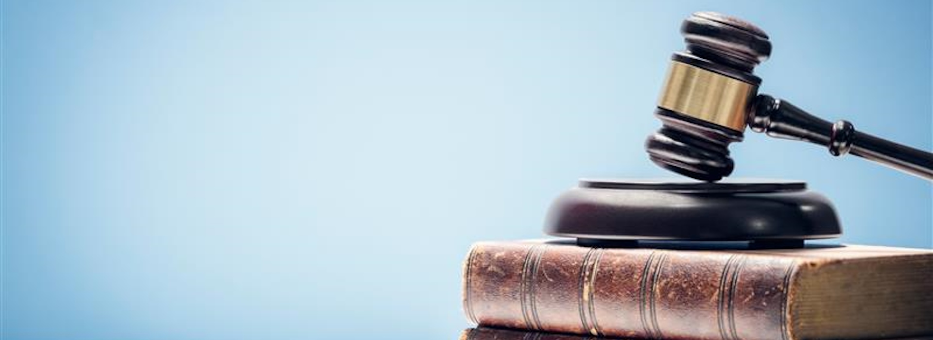 Hammer und Bücher
