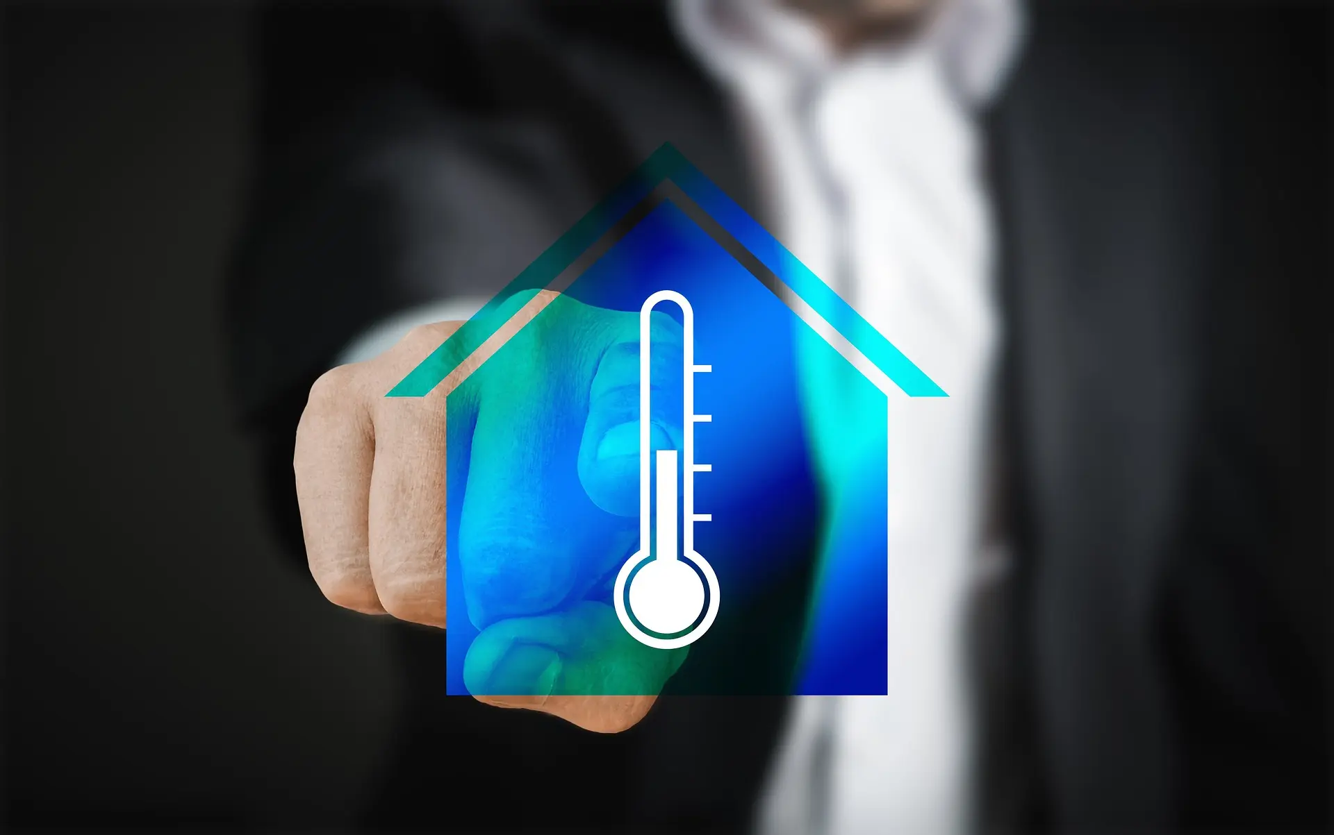 Energieeffizientes Smart Building mit Solaranlage und digitalem Energiemonitoring-Dashboard