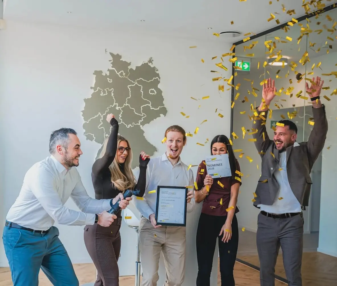 Übergabe Nominierten-Urkunde