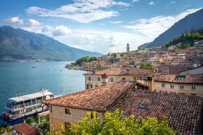Panoramic views of Lake Garda and high-end real estate