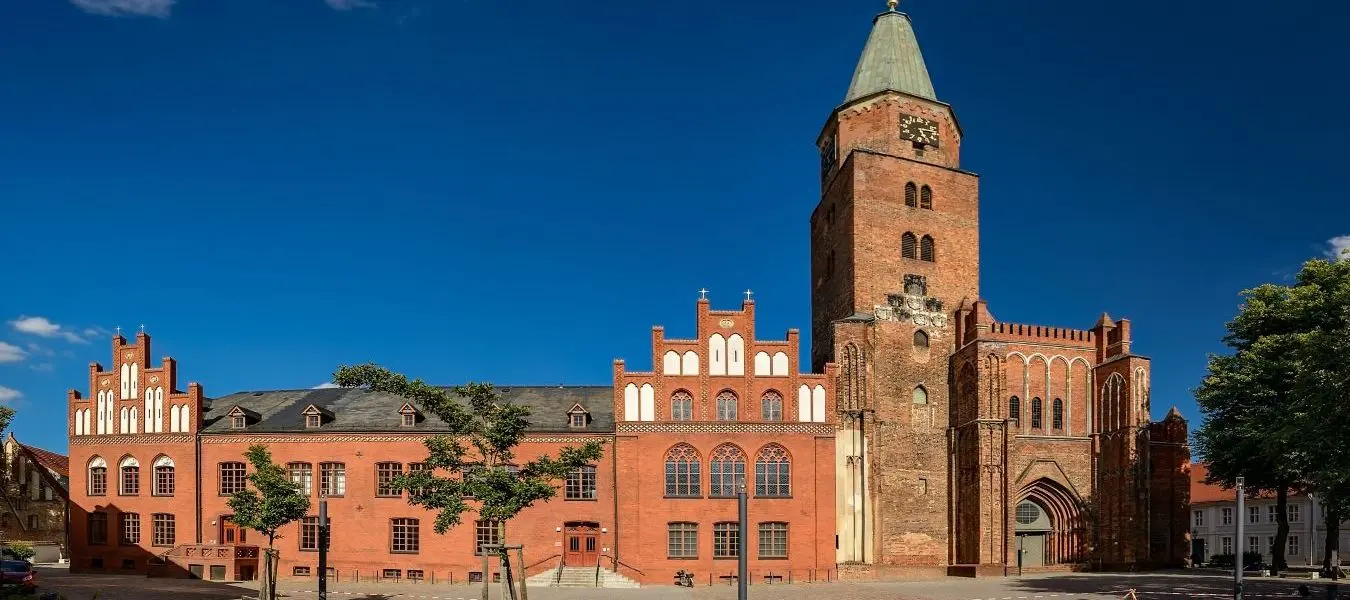 Burghof mit Dom St. Peter und Paul, Ritterakademie und Domklausur in Brandenburg an der Havel