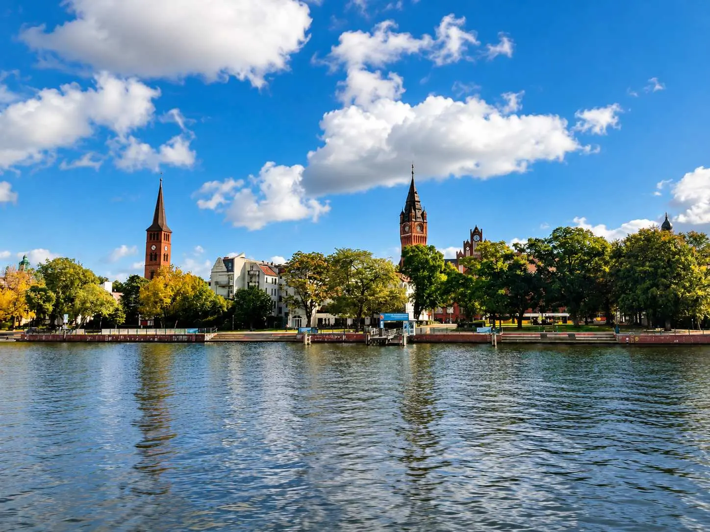 Panorama der Köpenicker Altstadt mit Blick auf die historischen Kirchtürme