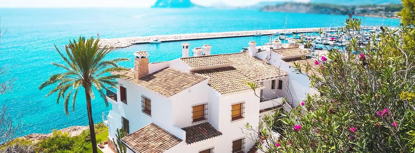 VON POLL IMMOBILIEN - Expert blog header image - Buying vacation properties: Tips for users, landlords and investors