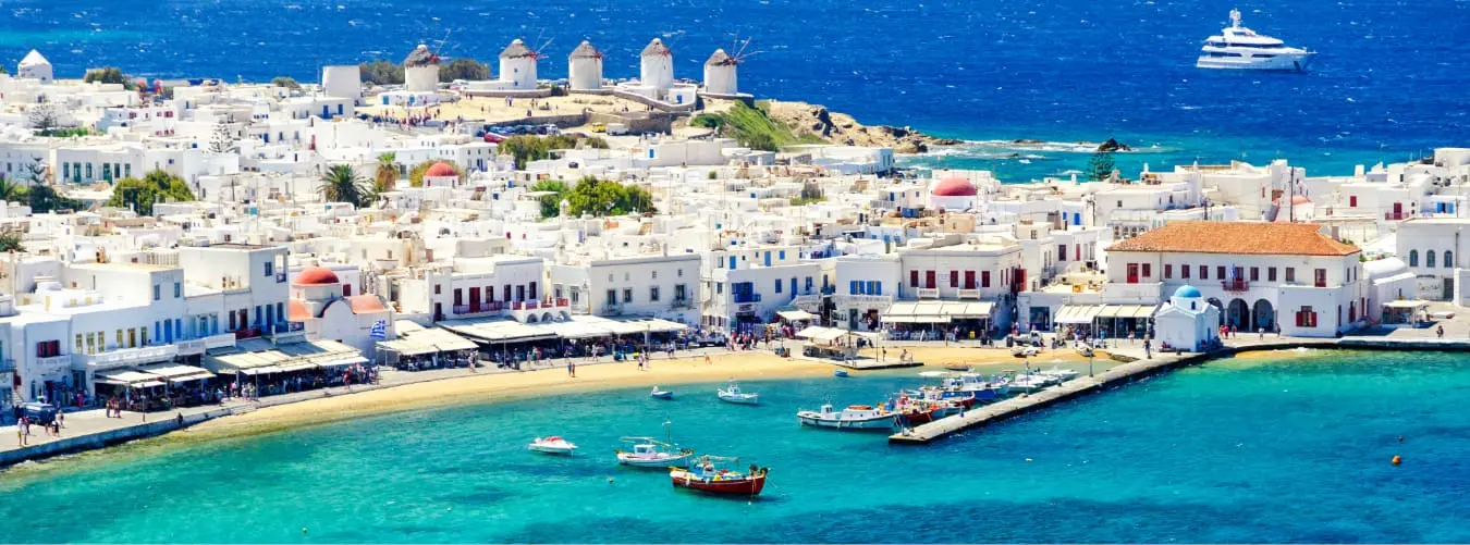 Immobilienmaklerin im Büro