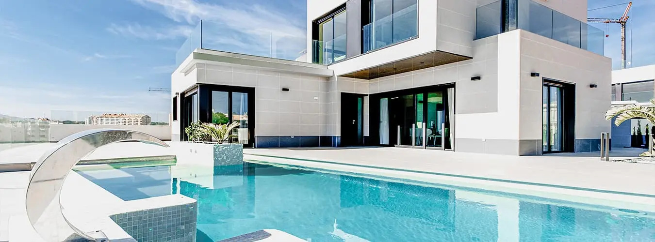 VON POLL IMMOBILIEN - Guide immobilier Header Image - Maison avec piscine