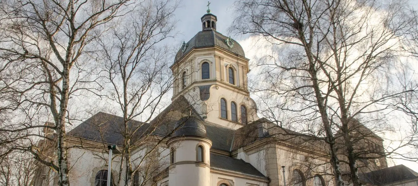 Würselen - Die Pfarrkirche St. Sebastian zu Würselen ist eine dem hl. Sebastian geweihte katholische Kirche im Zentrum von Würselen